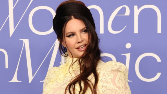 Лана Дел Рей се е сгодила за успешен музикален продуцент