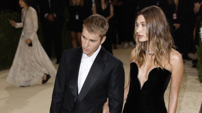 След хоспитализацията, Хейли Бийбър на разходка с Джъстин