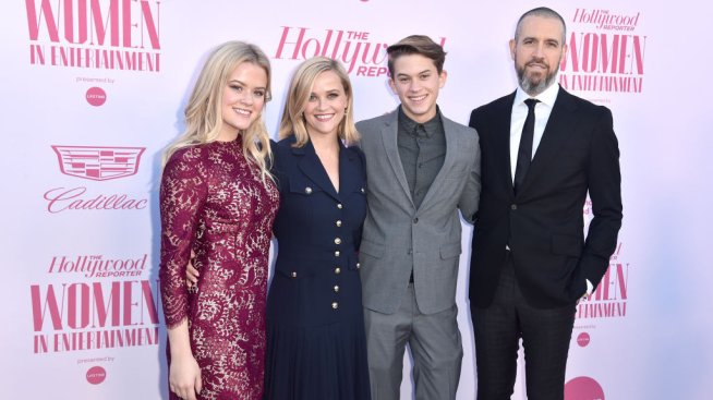 Абитуриентски балове - стилният син на Рийз Уидърспун