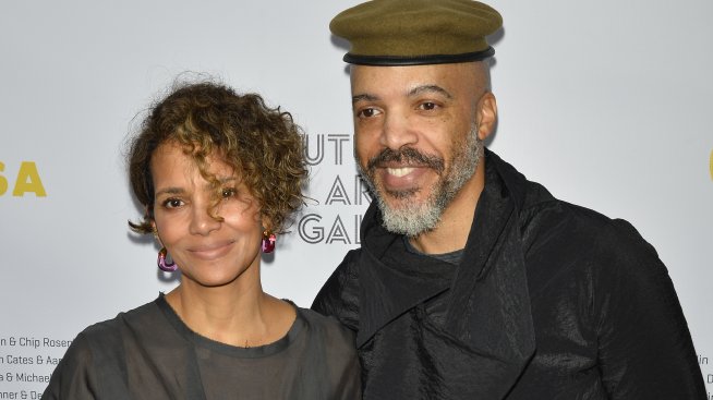 Хали Бери не се отказва от своята женственост, въпреки менопаузата