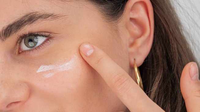 Красавицата и зимата: Супермен на козметиката – слънцезащитният суперфлуид за лице