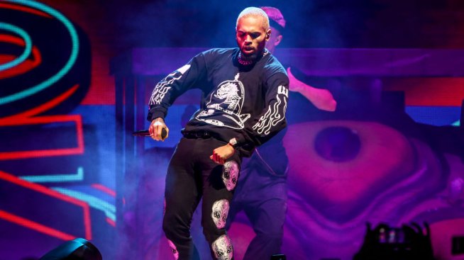 „Крис Браун ме дрогира и изнасили“