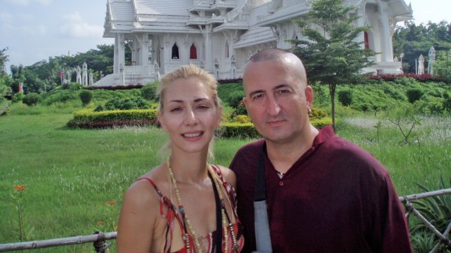 Нети показа двете си майки