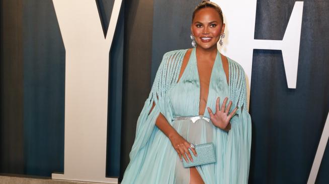 Синът на Криси Тейгън прекъсна опита ѝ за секси селфи