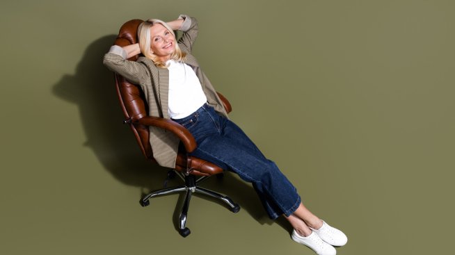 Дънките, които трябва да носите след 50-те си години, за да изглеждате най-стилно