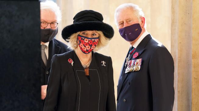 Принц Чарлз и Камила получиха първата си доза ваксина