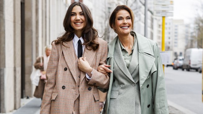 Тери Хачър и дъщеря ѝ изглеждат като сестри в еднакви тоалети