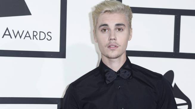 Джъстин Бийбър и Ариана Гранде с благотворителна песен