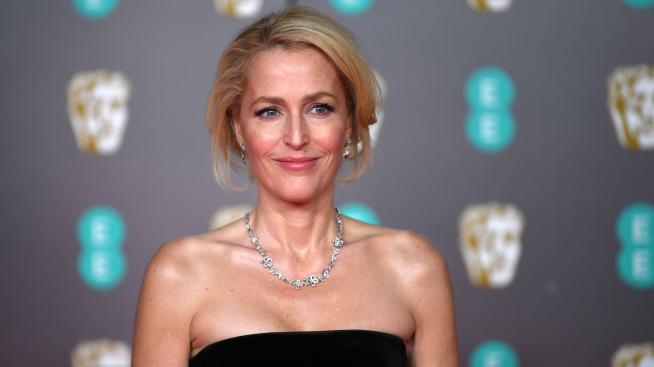 Джилиън Андерсън сподели невиждани снимки от „Короната“