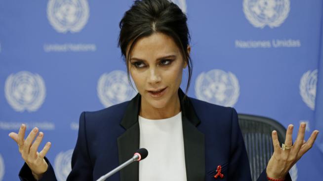 Виктория Бекъм с вдъхновение от 70-те за новата си колекция 