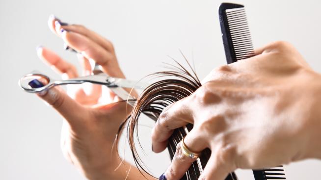 Суета по време на карантина: Кои звезди си направиха нови прически? 