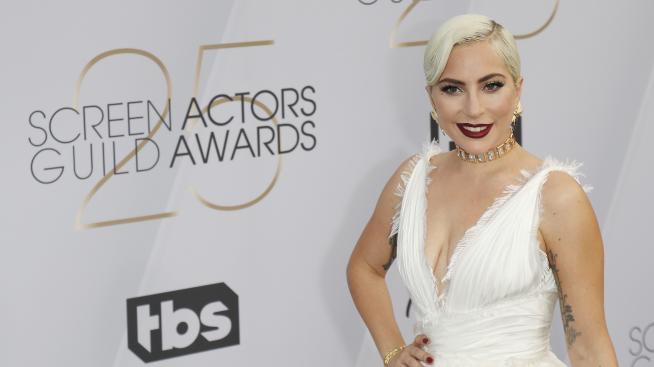 Лейди Гага пуска собствени сенки за очи