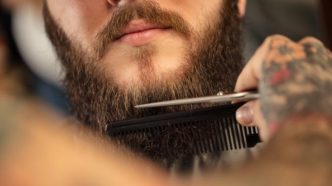 Азис се раздели с гъстата си брада