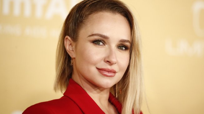 Бившата на Кличко се върна при гаджето, което я биеше