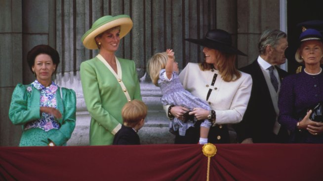 Сара Фъргюсън за Хари: Искам да видя щастието в очите на момченцето, което плачеше за Даяна