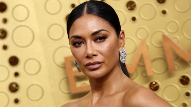 Спорт вкъщи: 10-минутната тренировка на Никол Шерцингер