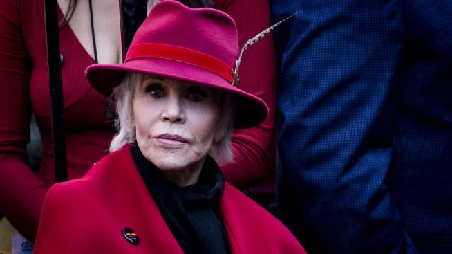 Sheet маска и много сън – тайната на Джейн Фонда за хубава кожа