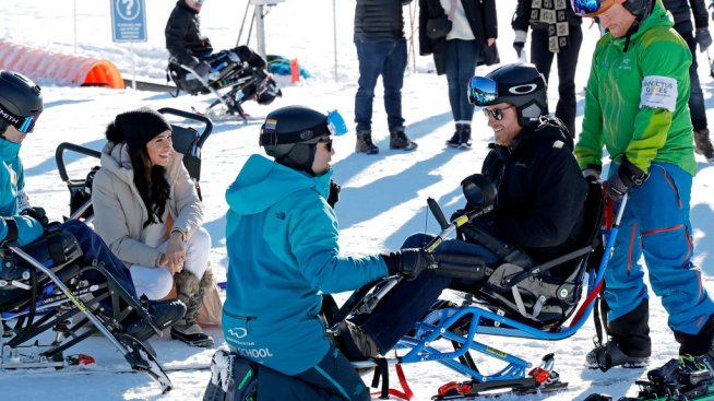 Кралска приказка – Меган Маркъл и принц Хари се забавляват в снега