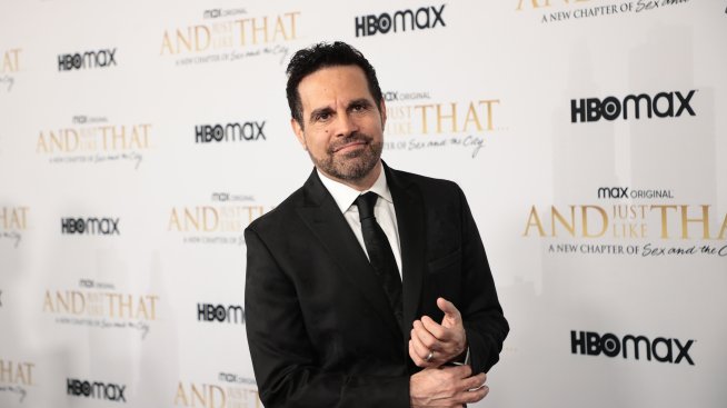 Марио Кантоне иска още голи сцени в следващите епизоди на „И просто ей така“