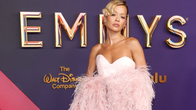 Конфузно – Рита Ора имаше клонинг на червения килим на наградите „Еми“