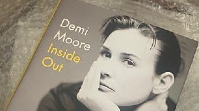 Деми Мур се съблече за корица: Сподели за браковете си, наркотиците...