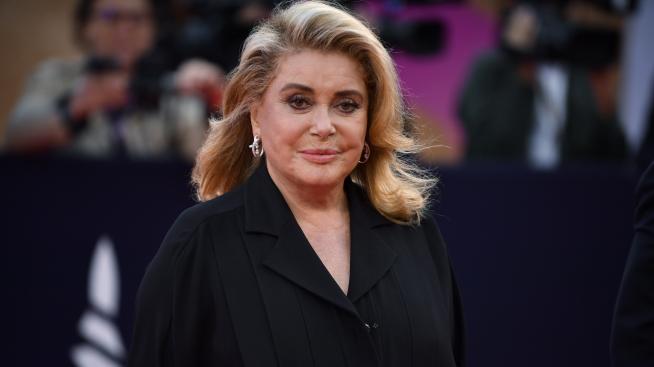 Модна кралица на 77: Катрин Деньов за Saint Laurent