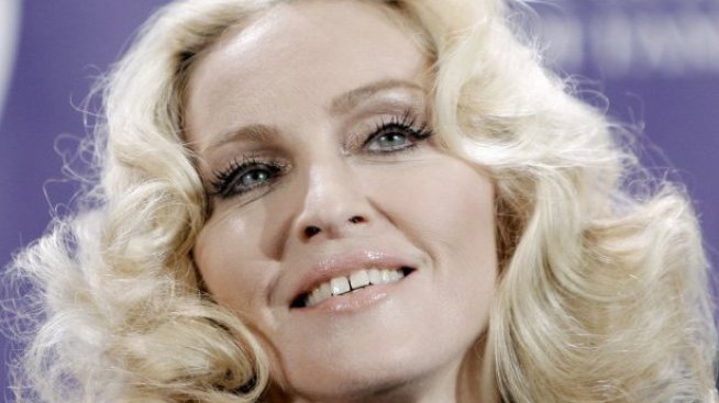 Мадона отчаяно иска да си върне старото лице