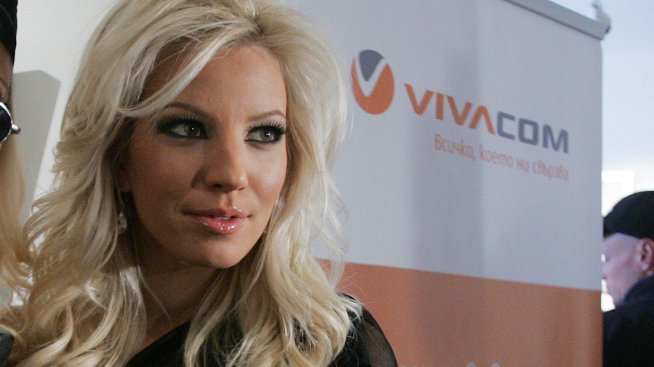 Дъщерята на Анелия навърши 21, Емилия пък показа единство с мъжа си