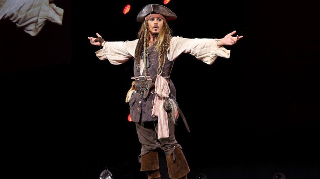 Завръща ли се Джони Деп в „Карибски пирати“?