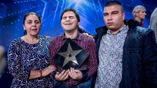 Андриян Асенов спечели  финала на „България търси талант“