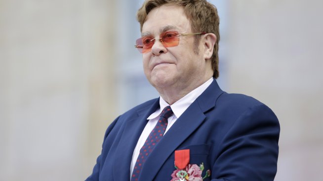 Елтън Джон влезе в „Ордена на кавалерите на честта“ 