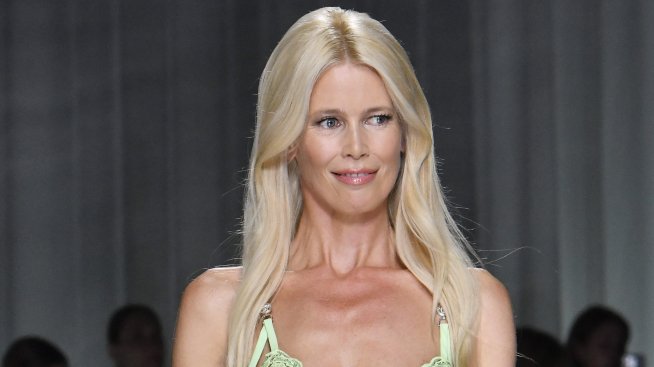 Дъщерята на Клаудия Шифър, Клемънтайн, публикува секси снимки в социалната мрежа