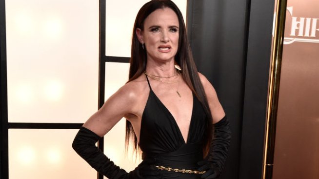 Бившата приятелка на Брад Пит пръска сексапил на 49 години