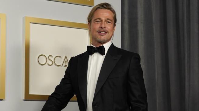 Брад Пит си набеляза сексапилната певица и актриса Андра Дей