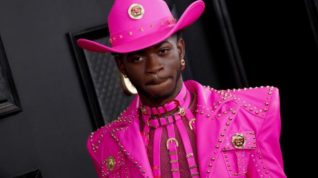 Рапърът Lil Nas X пусна сатанински маратонки, Nike го съдят