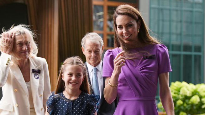 Кейт Мидълтън се появи за първи път на Уимбълдън заедно с принцеса Шарлот