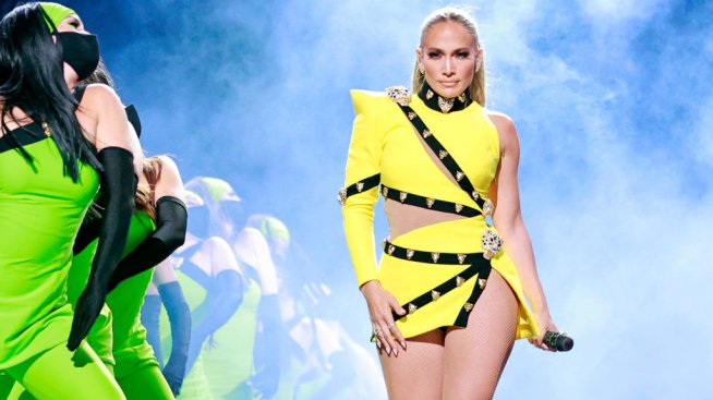 Летни рокли: Дженифър Лопес с три красиви предложения