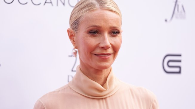 Пролетна мода: Гуинет Полтроу с къс топ с прозрачни ръкави 