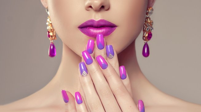 Маникюр есен/зима – бледолилавото е цветът за вашите нокти