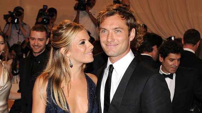 Сиена Милър: Джъд Лоу ме спаси от Харви Уайнстийн