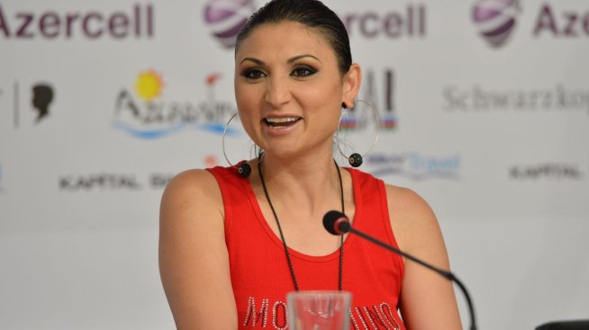 Софи Маринова викна духова музика за годежа на Лоренцо 