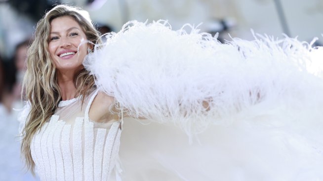 Разводът ѝ се отразява добре - Жизел Бюндхен позира само по токчета и риза