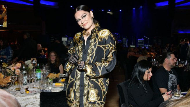 Джеси Джей се оплака от косопад след мастектомията