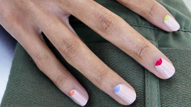 Пролетно вдъхновение за маникюр – „разделяне“ на ноктите 