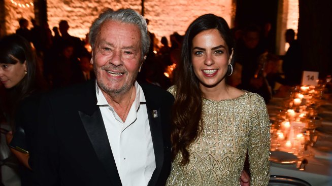 Любовницата на култовия френски актьор Ален Делон е във война с децата му