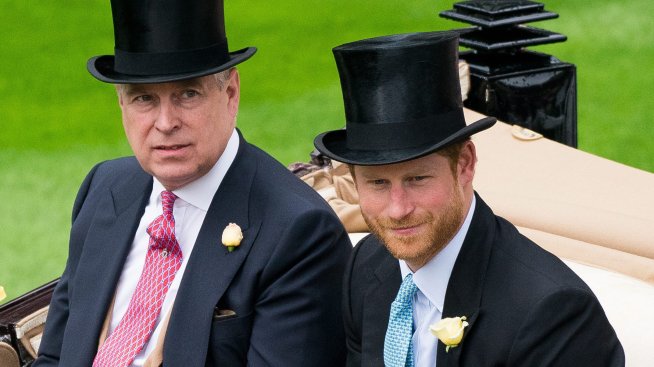 Принц Андрю преговаря с издатели за книгата си