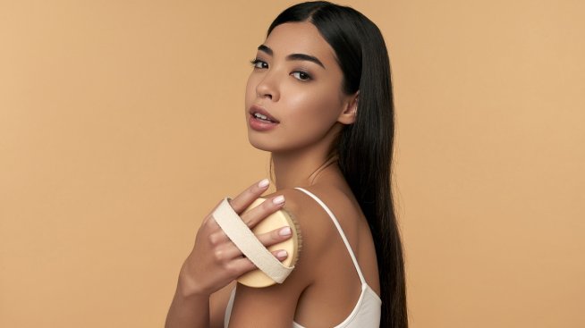 Сухо четкане - за гладка и красива кожа през лятото