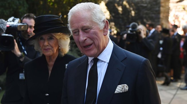 Крал Чарлз с ново теле за Свети Валентин