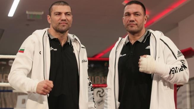 Горд татко – Тервел Пулев на разходка с бебето 