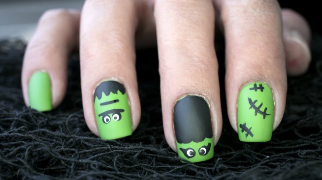 Маникюр за Хелоуин: Шест различни предложения от класическите духове и зомбита